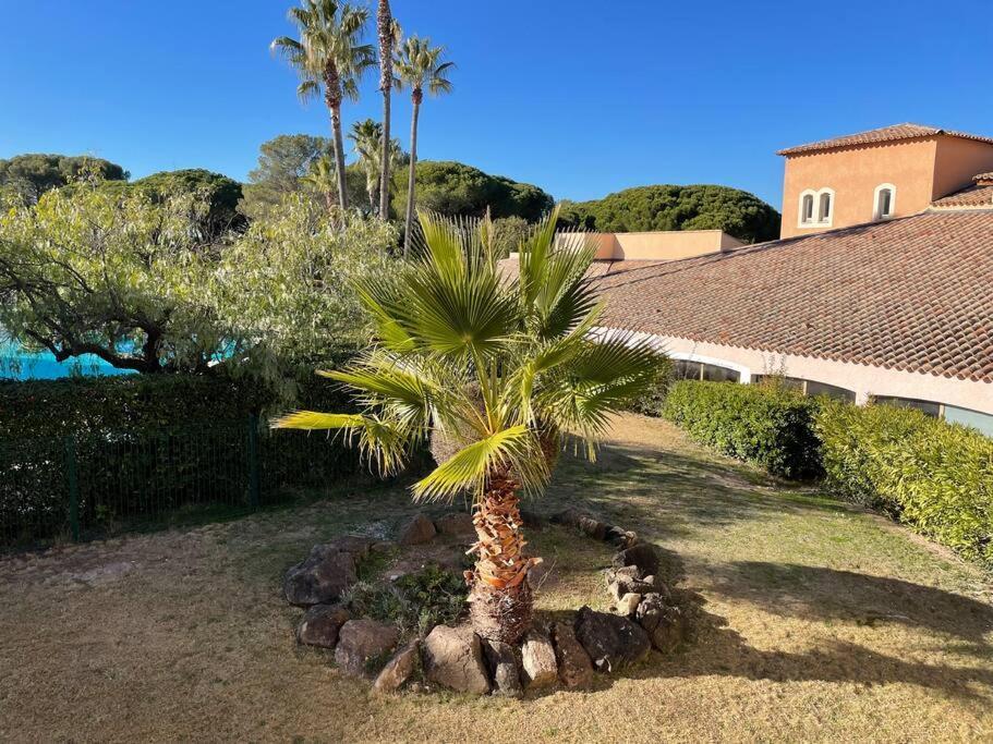 Bel Appartement Vue Sur Piscine 1 Chambre Fermee Et 1 Espace Cabine Saint-Raphael  Bagian luar foto