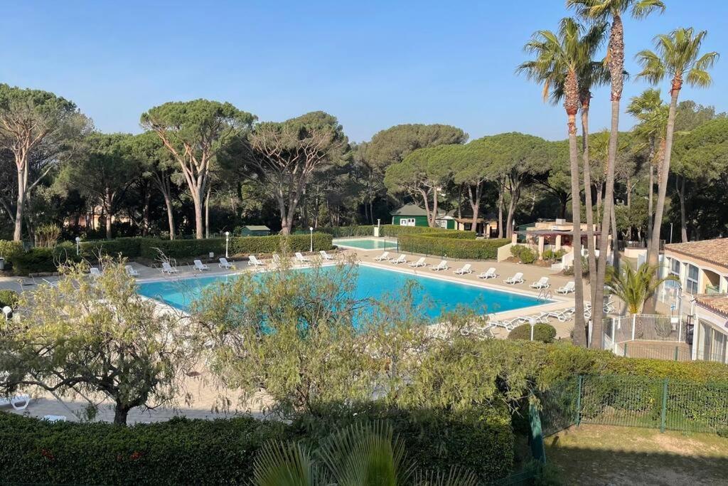 Bel Appartement Vue Sur Piscine 1 Chambre Fermee Et 1 Espace Cabine Saint-Raphael  Bagian luar foto